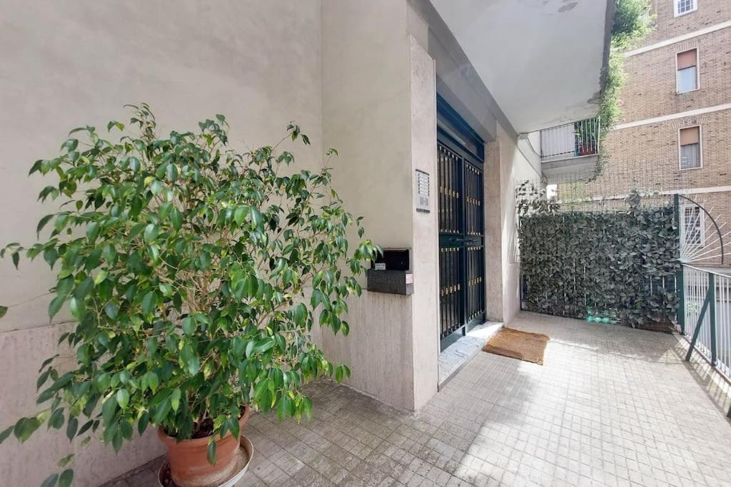 Relax Rome: Balcony Flat Near Gemelli Station Apartment Exterior photo